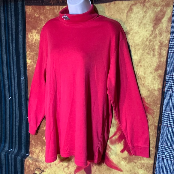 NUT CRACKER-red ‘MISTLETOE’ sewn/embroidered lightweight long sleeve turtleneck - Picture 2 of 9
